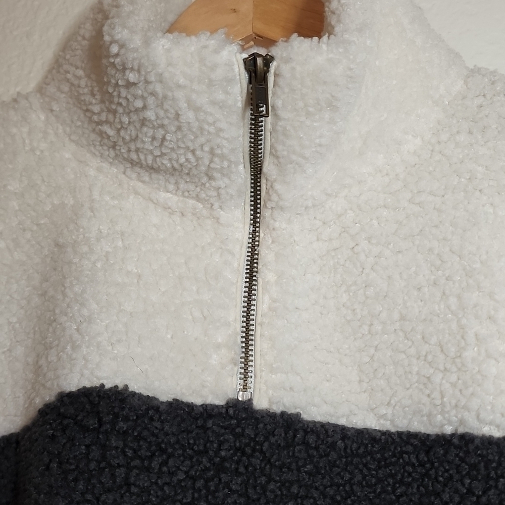Universal Thread Color Block Pullover Zipper Sherpa - Picture 7 of 11